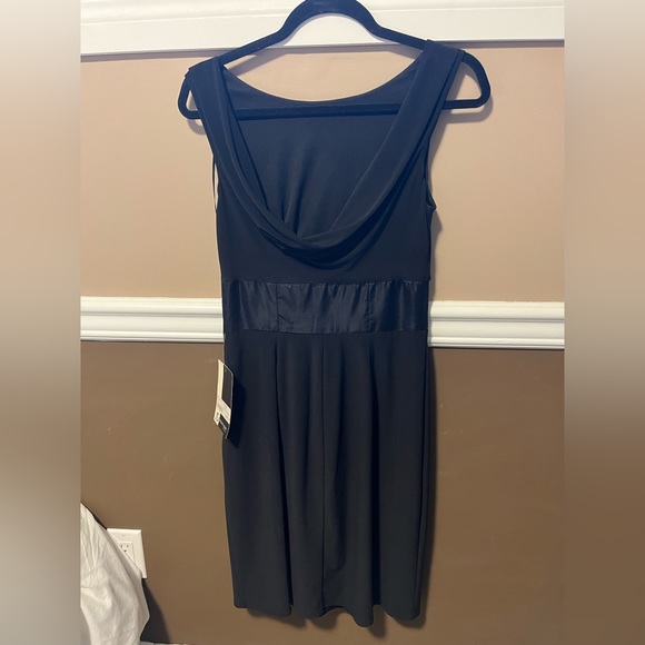 Black dress - Picture 2 of 4